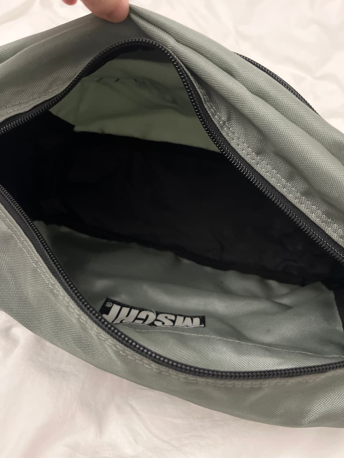 미스치프 나일론 크로스백 상품이미지3