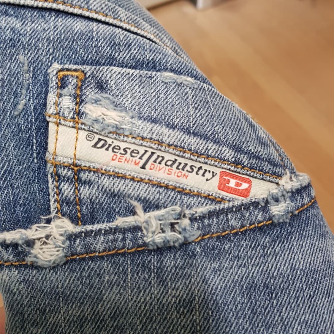 32 / 디젤 / 디파이닝 /스티치워싱 테이퍼드진/토411-03 상품이미지5