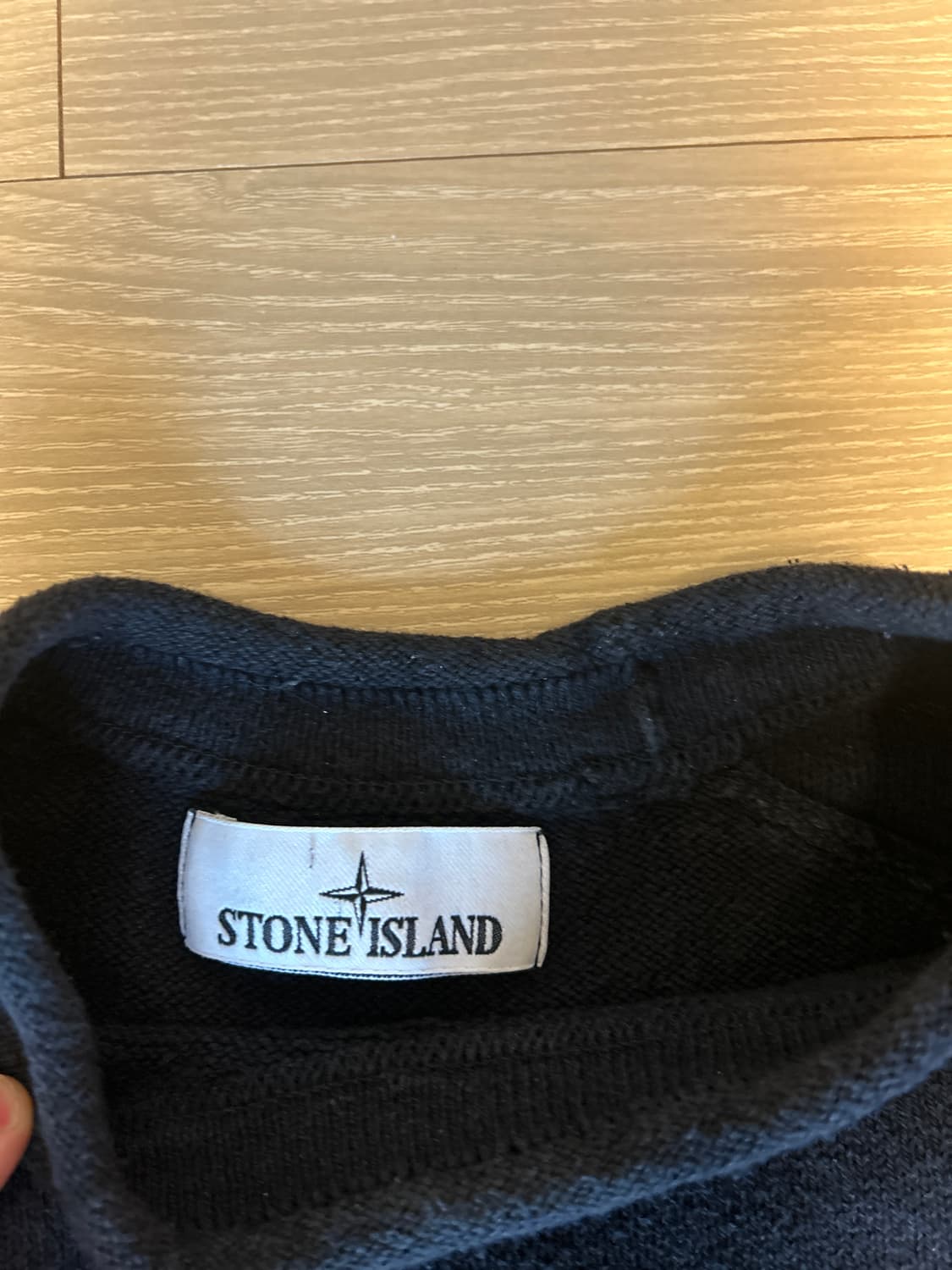23SS스톤아일랜드 라운드넥 니트 90-S 블 랙 상품이미지3