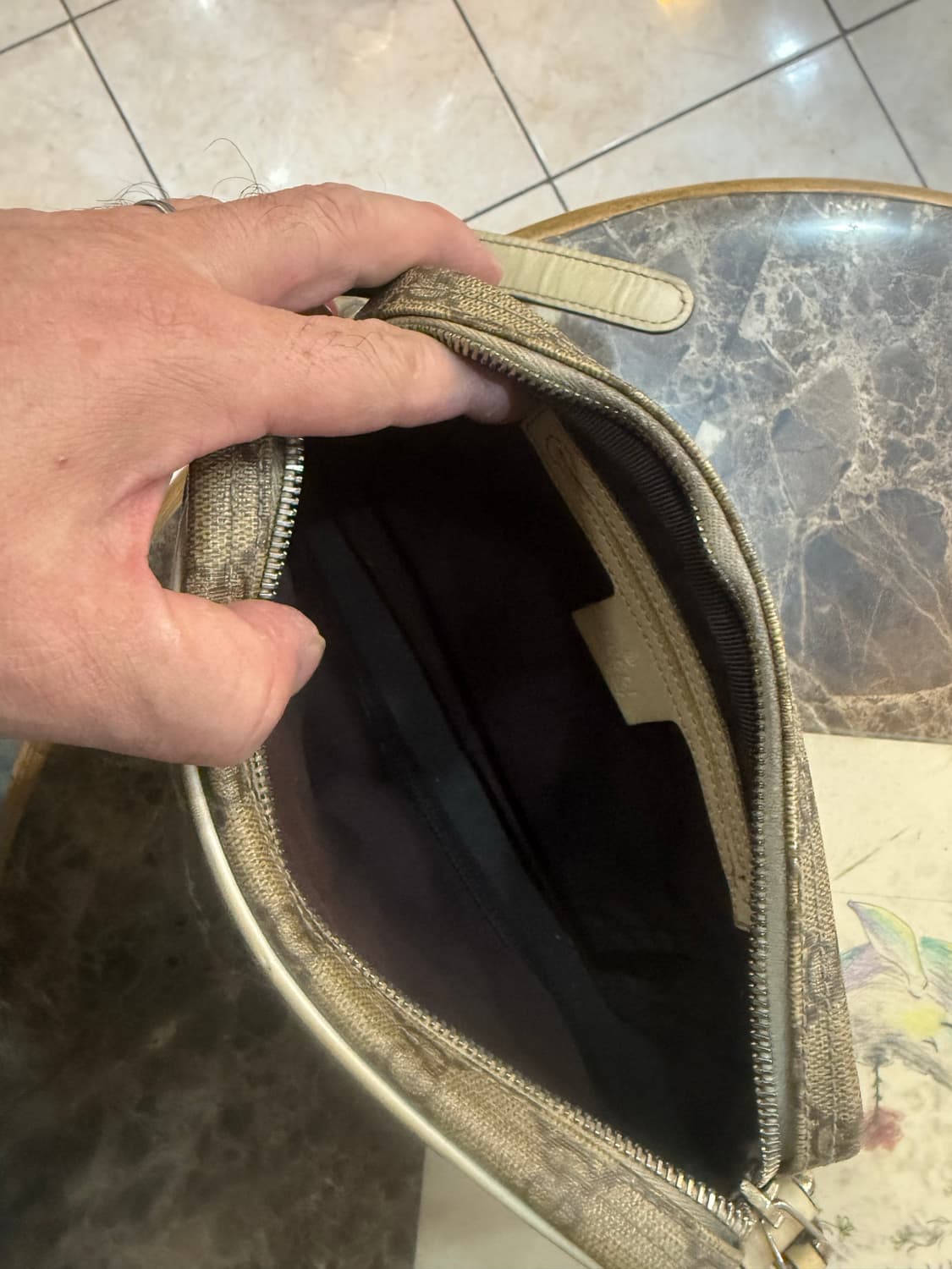 정품 구찌 GG 미니 크로스백 팝니다 상품이미지7