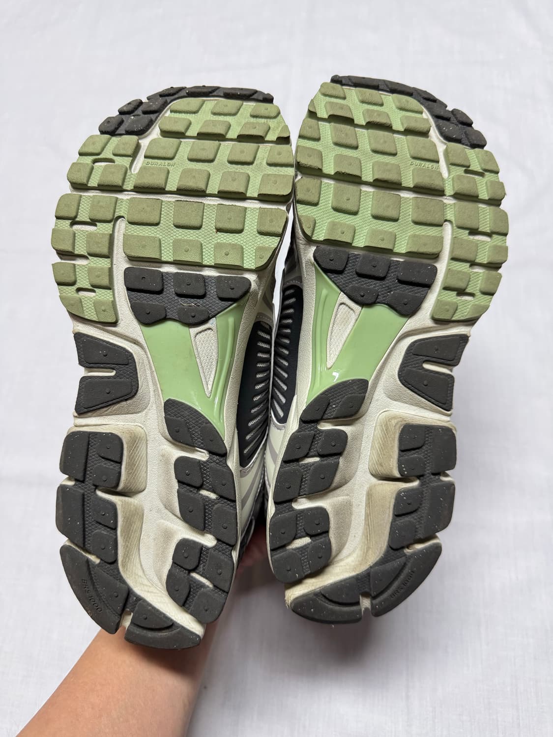 w 나이키 줌 보메로5 코블스톤 / 285사이즈 / 10회미만 착용 상품이미지8