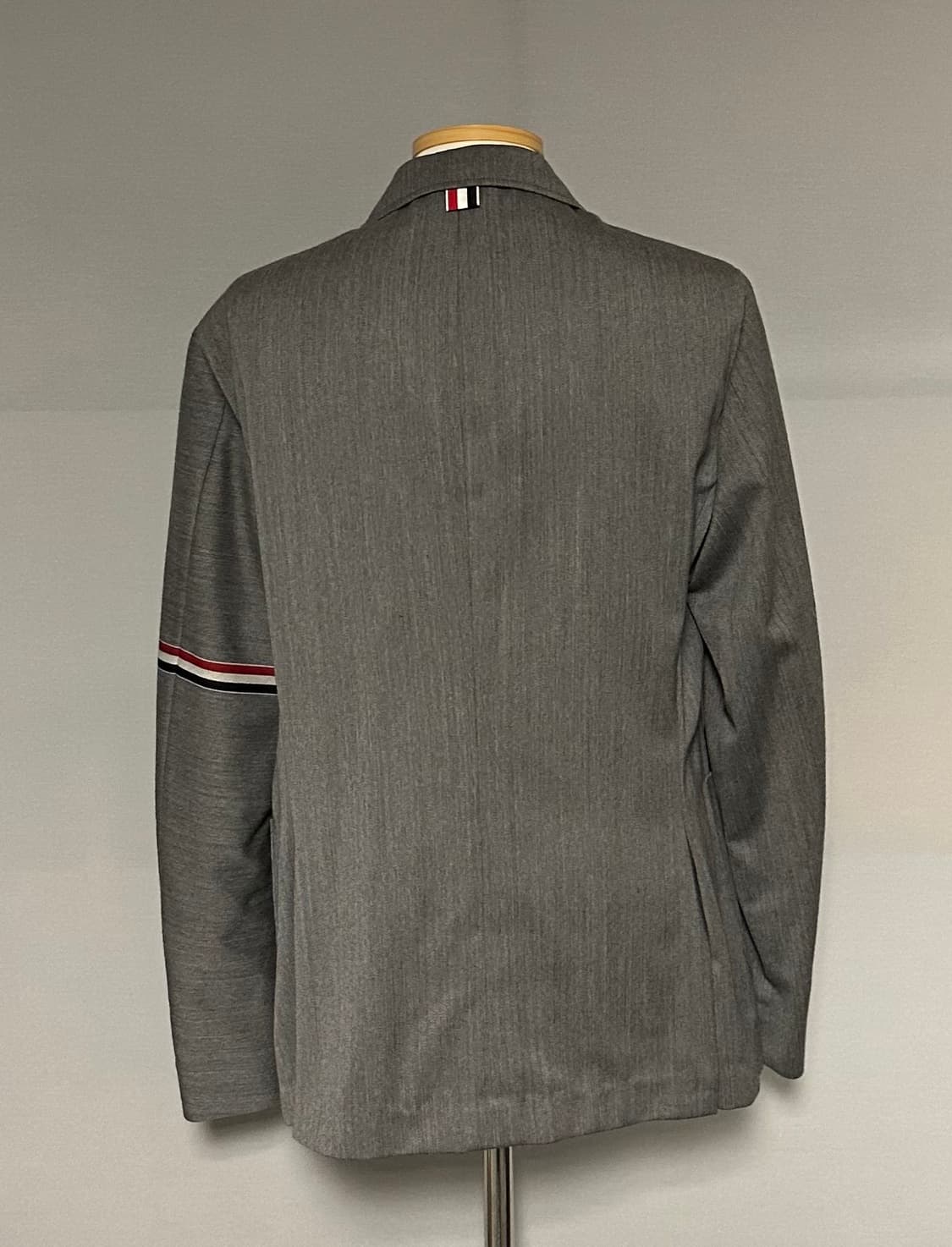 톰브라운 암밴드 블레이저 자켓 상품이미지2