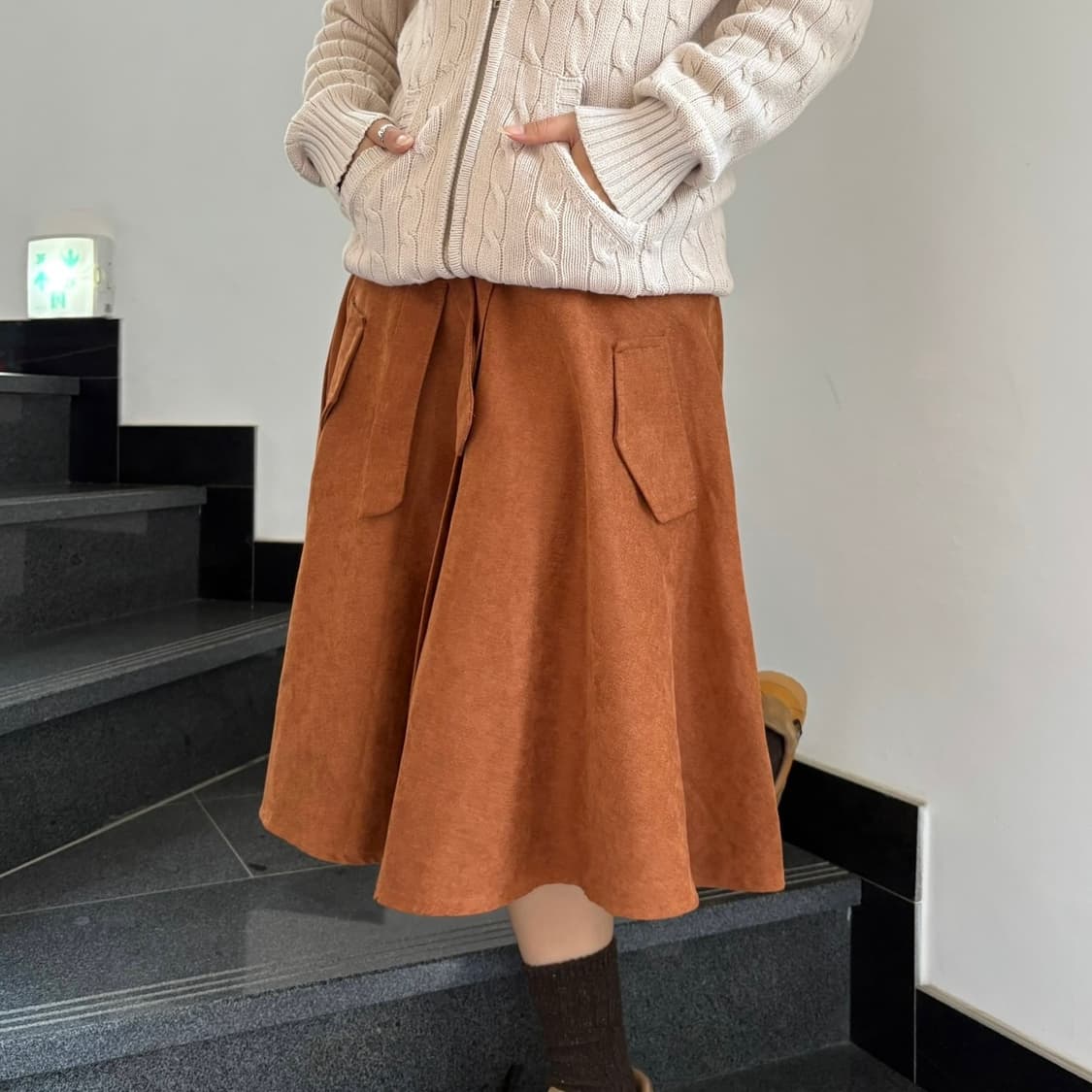 벨티드 포켓 미디스커트 상품이미지1