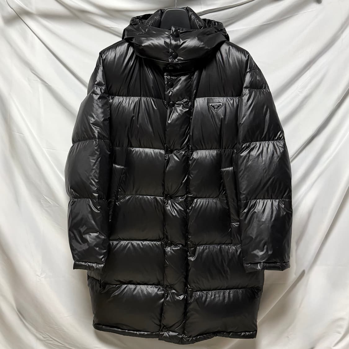 [S+급/오버핏XS] 프라다 삼각로고 후드 롱 패딩 상품이미지1