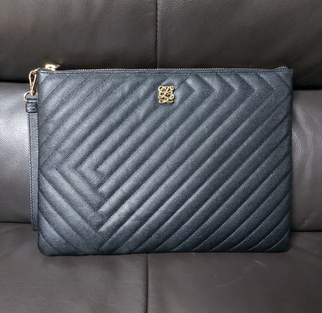 루이까또즈 L 퀼팅 라지 클러치백 블랙

 상품이미지1