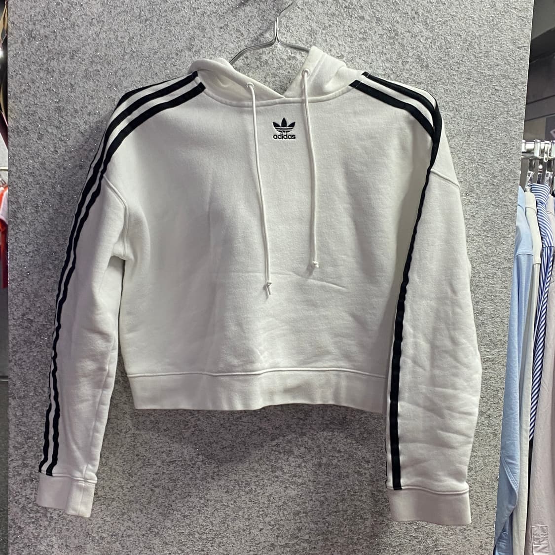 아디다스 미들로고 트랙탑 크롭 후드티 B3337 상품이미지2