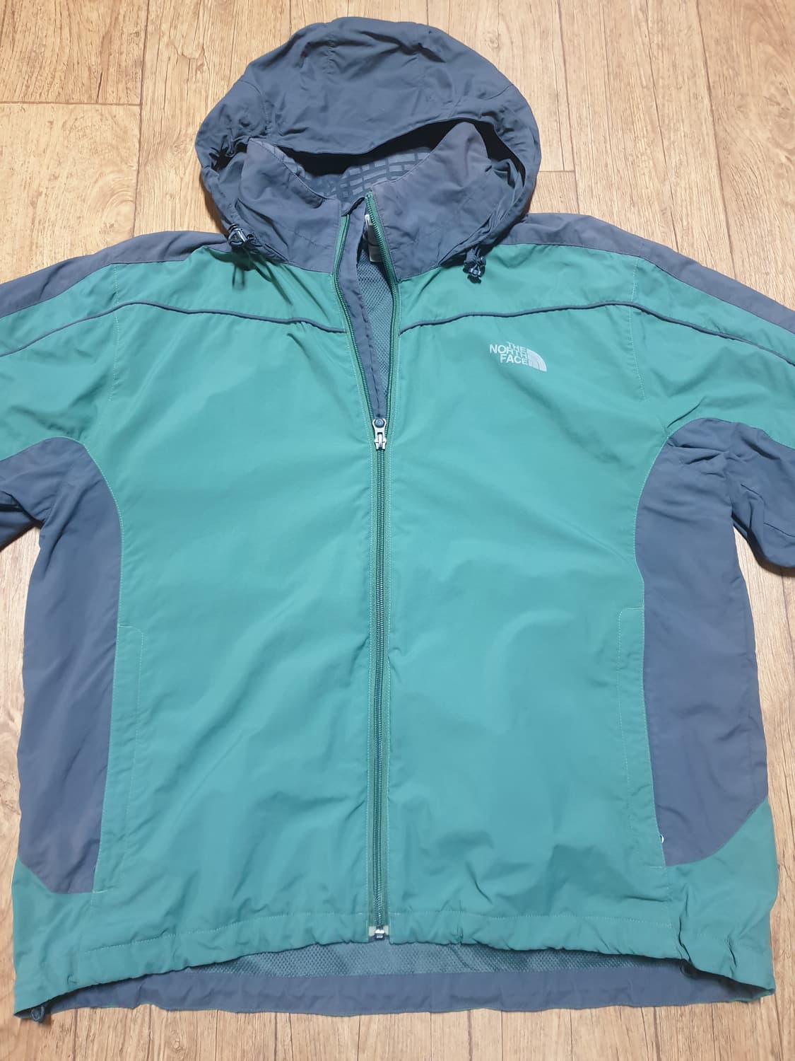 1221 노스페이스 아웃도어 바람막이 115~120 사이즈입니다 상품이미지1