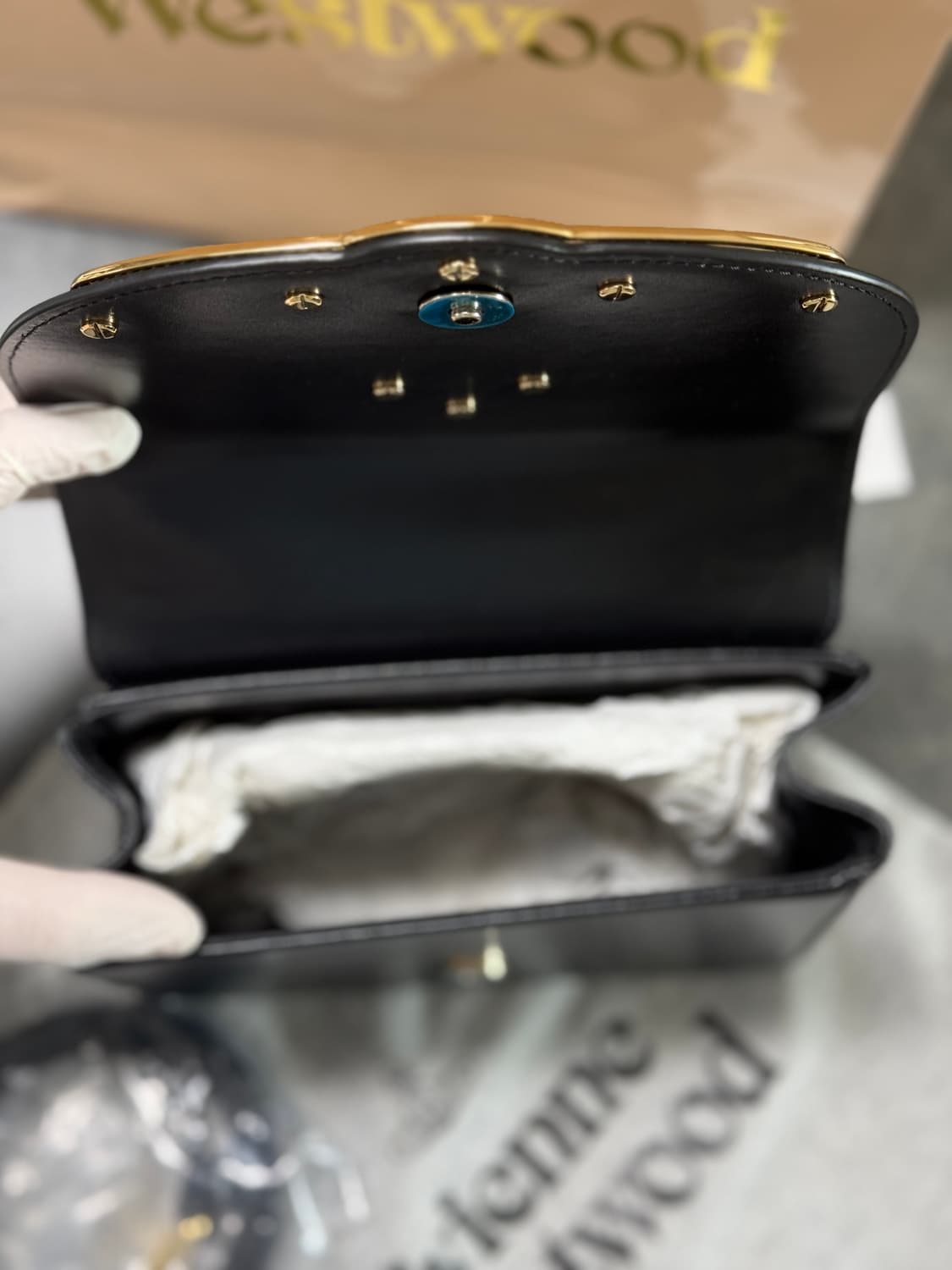 (100%정품)비비안 웨스트우드 린다 크로스백 상품이미지7