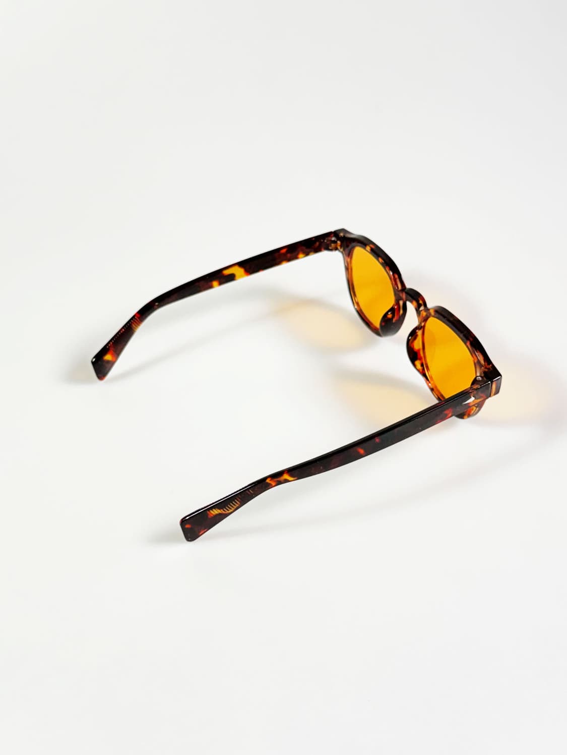 토터스쉘 볼드 스퀘어 프레임 빈티지 틴트 선글라스 상품이미지4