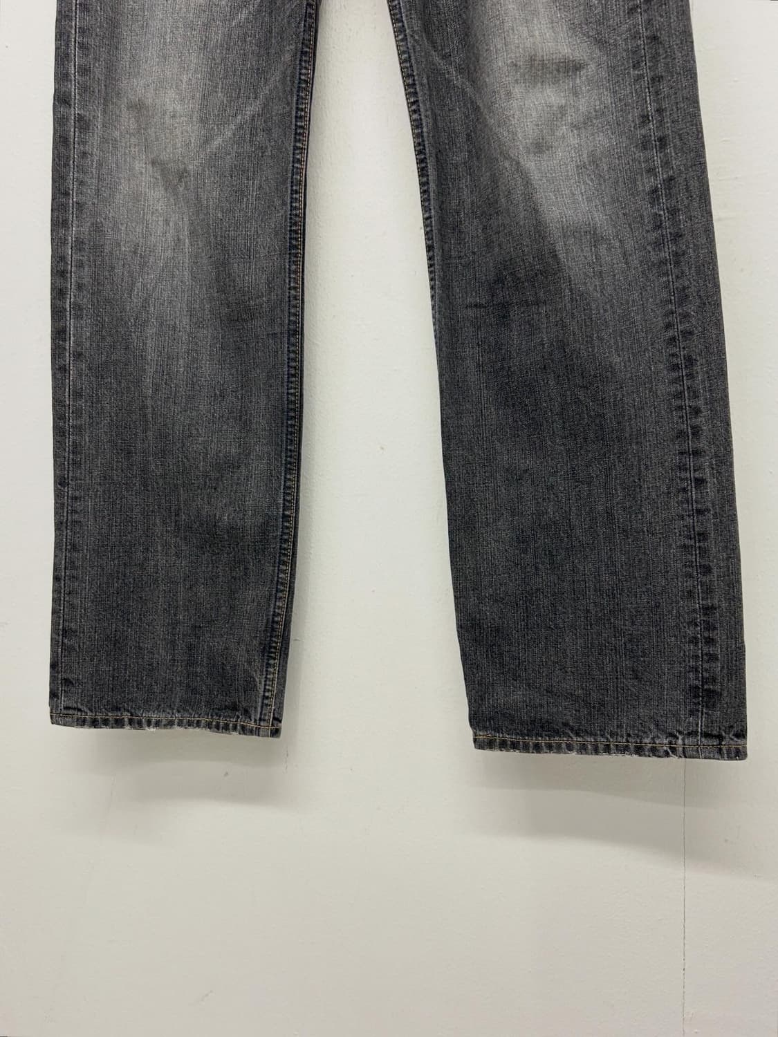 리바이스 533 블랙 데님 워싱 청바지 상품이미지3