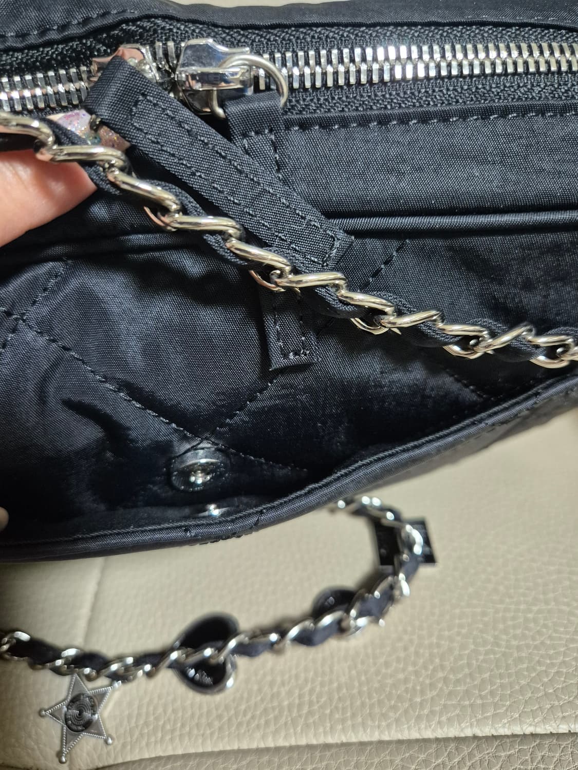 마뗑킴 펜던트 패브릭 퀼팅 미들백 2023 상품이미지7