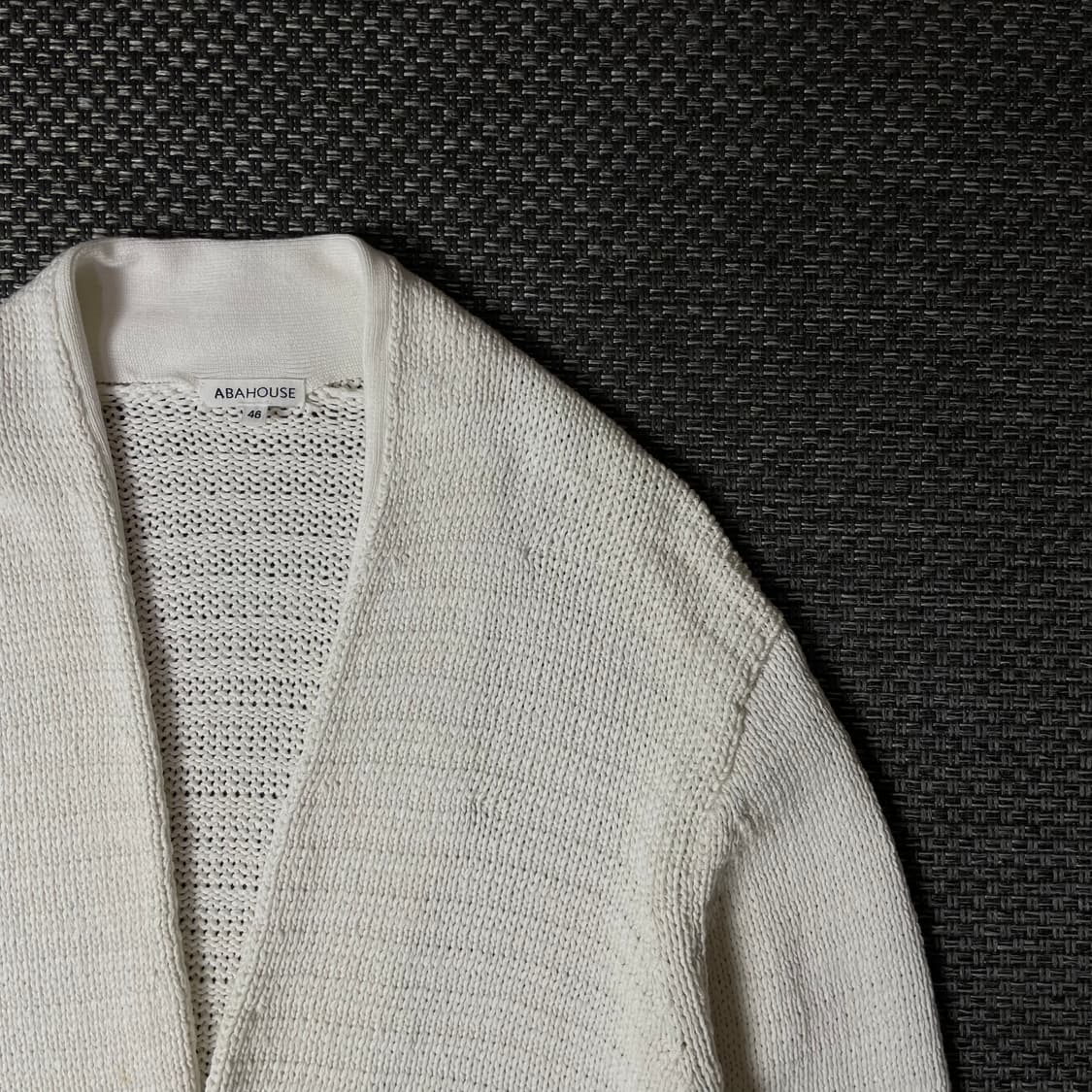 아바하우스 화이트 우드 원버튼 니트 가디건 상품이미지3