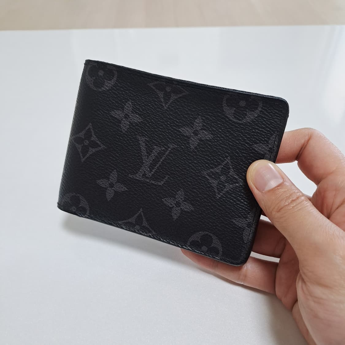 [100%/정품] 루이비통 모노그램 이클립스 멀티플 반지갑,루이비통지갑 상품이미지1