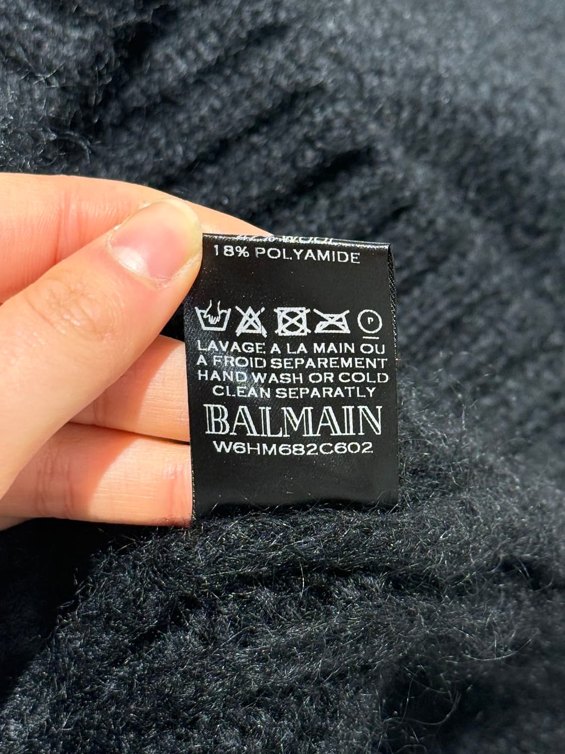 발망 블랙 금장 버튼 모헤어 케이블 니트 스웨터 상품이미지9