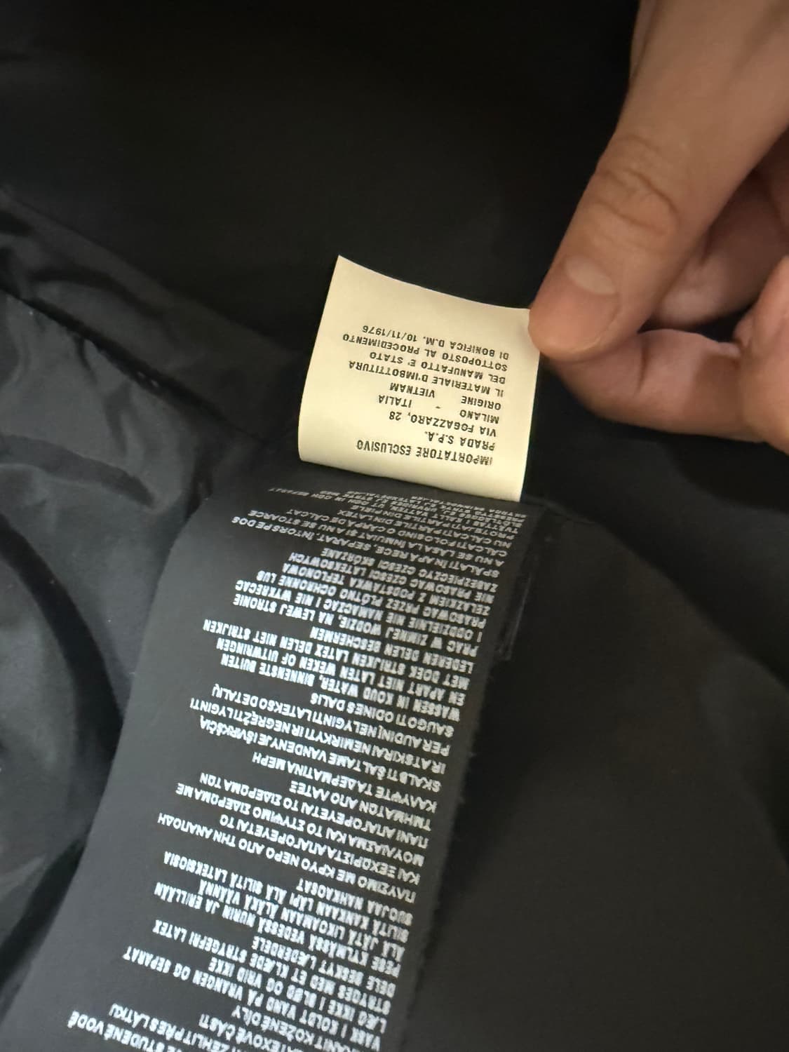 프라다패딩 체스트 로고 하이넥  상품이미지4