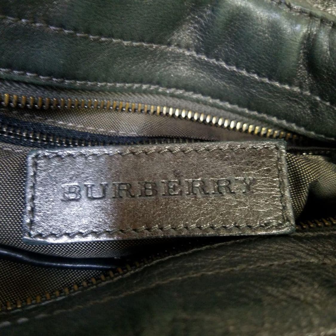 버버리 레더 메탈릭 호보백 숄더백 상품이미지7