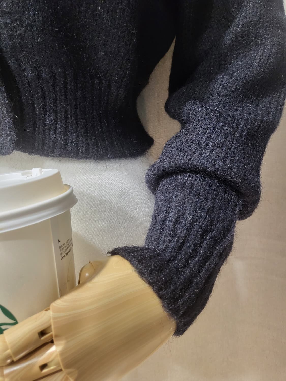 택포♦️새상품 guse 가디건 니트 블랙 그레이 화이트 스웨터 상품이미지7