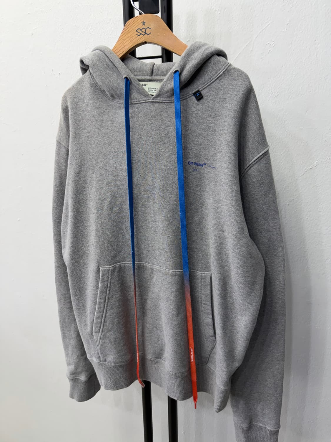 정품) 오프화이트 11주년 백 아크릴 후드티 M 상품이미지3