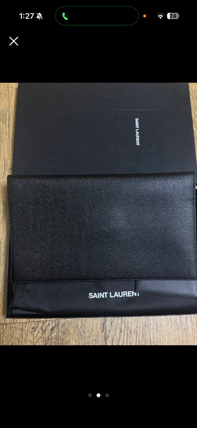 생로랑 업타운 모노그램 로고 캐비어 클러치백 블랙 상품이미지2