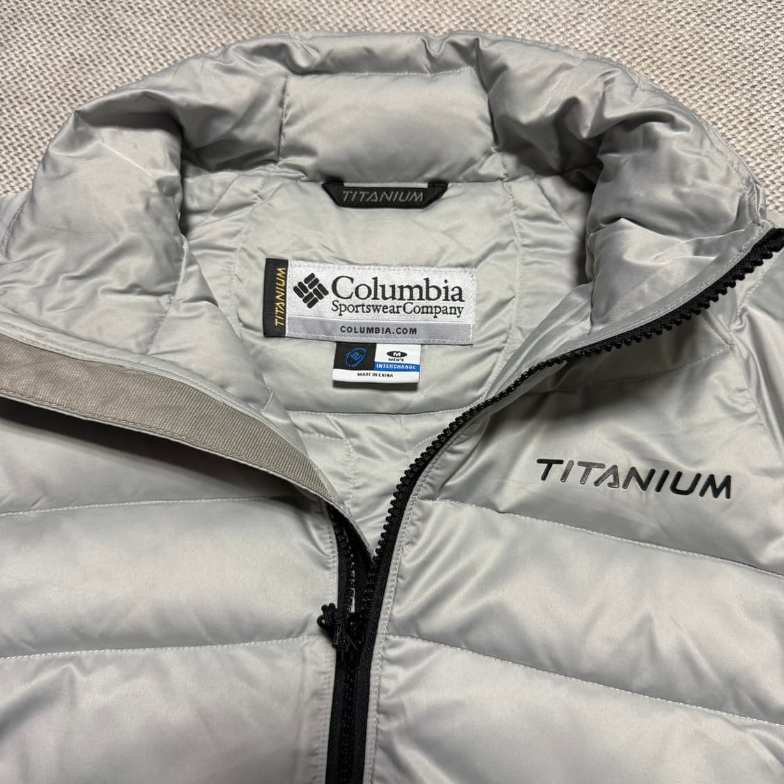 컬럼비아 티타늄 실버 경량 패딩 상품이미지2
