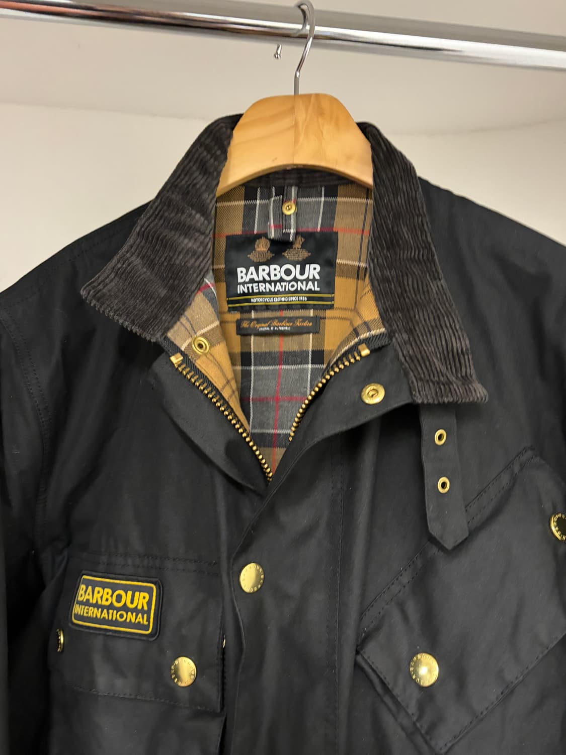 바버 인터네셔널 왁스 자켓 블랙 42 상품이미지2