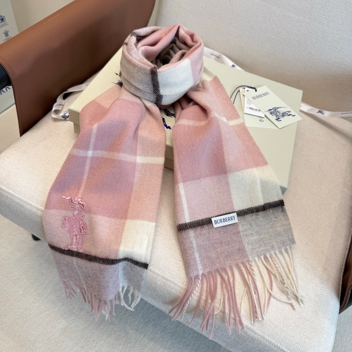 버버리숙녀 리버서블 스카프100% 램스울
 상품이미지2