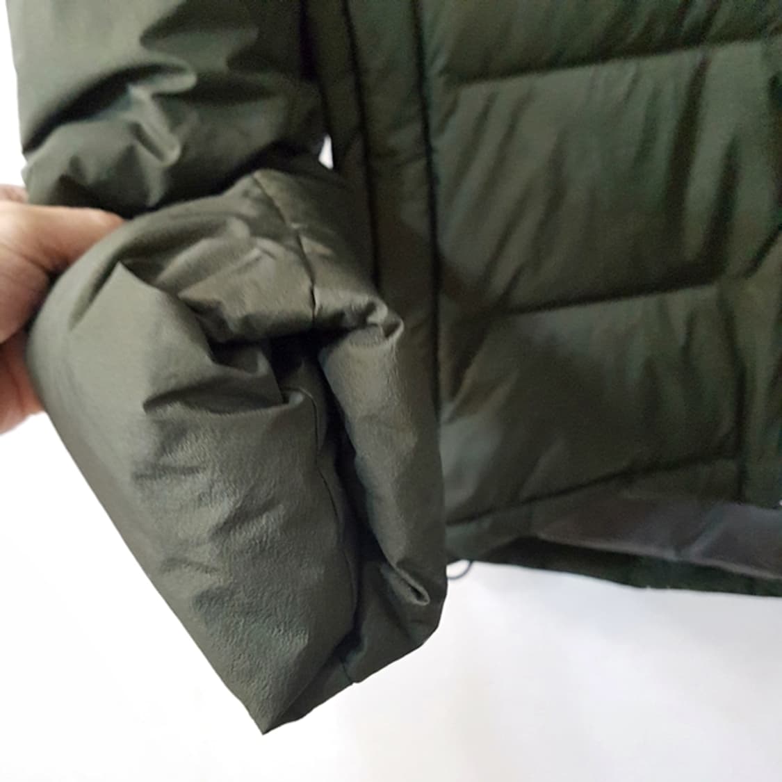 유니클로 심리스 다운 패딩 점퍼 카키 상품이미지2