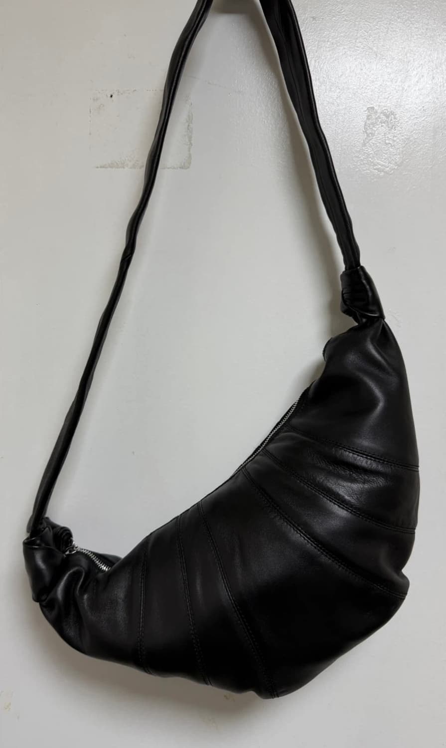 르메르 크로아상백 미디움 (나파 가죽 / 블랙) 상품이미지1