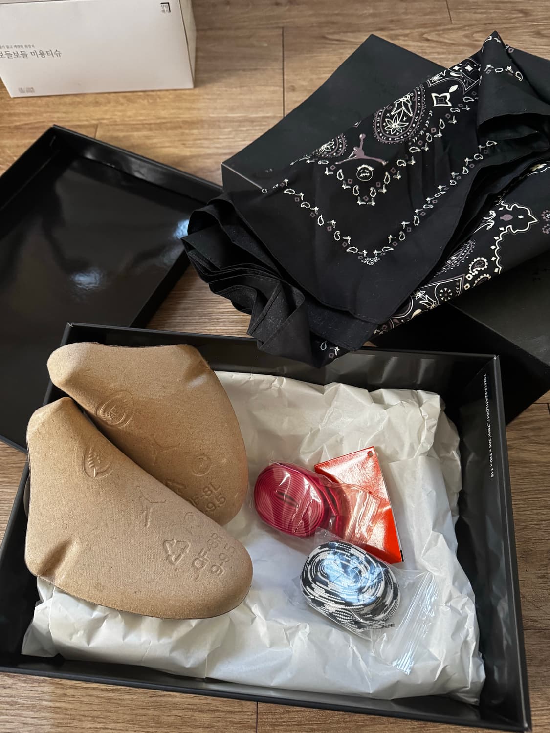 나이키 에어 조던1 로우 트래비스 스캇 블랙 팬텀 270 상품이미지8