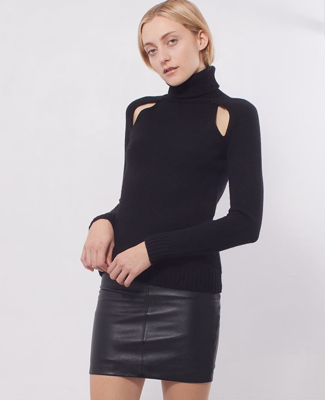 TOM FORD 톰 포드 컷 아웃 터틀넥(캐시미어)S 사이즈-해외발송 상품이미지1