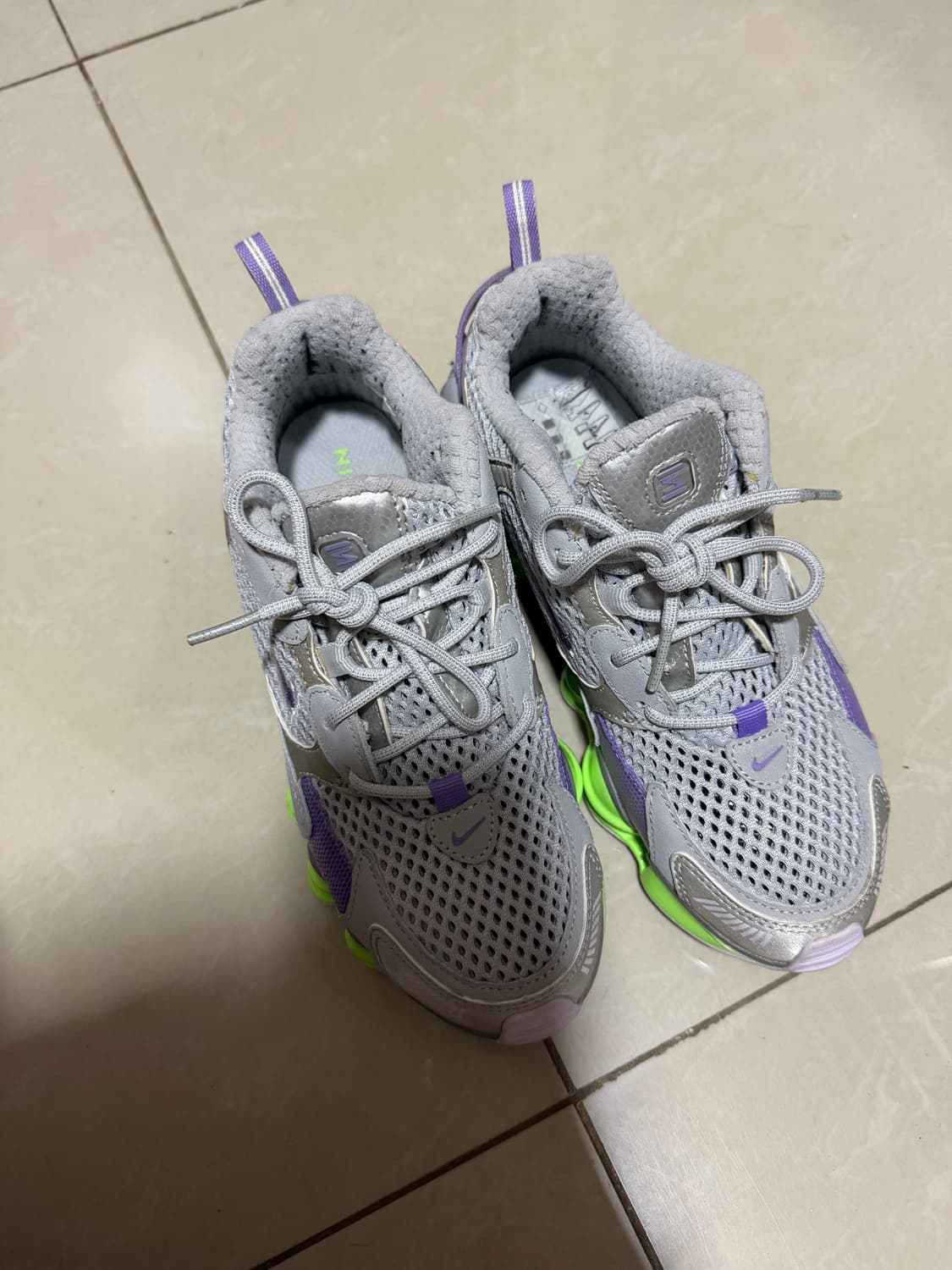 나이키 우먼스 샥스노바 tl 235 상품이미지2