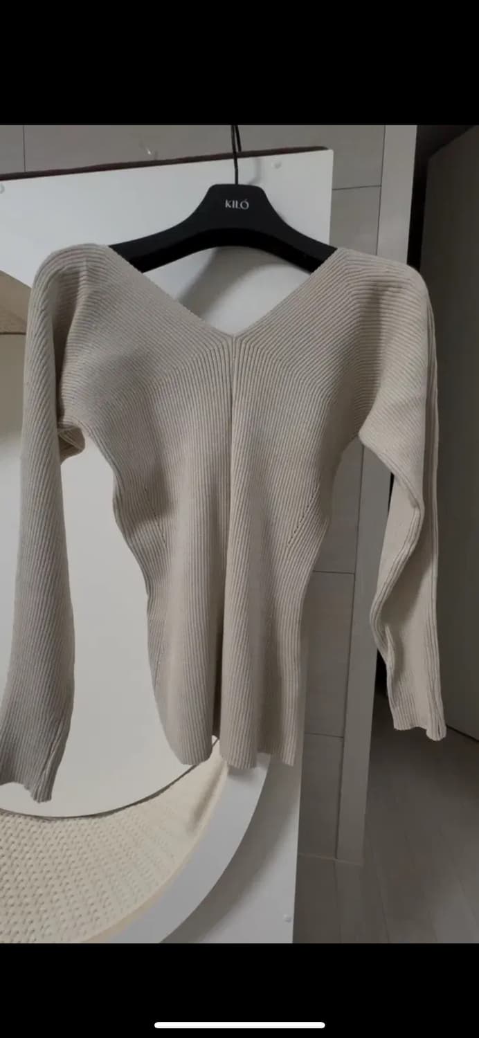 언더스탠딩 양브이 숄더넥 니트-베이지 상품이미지2