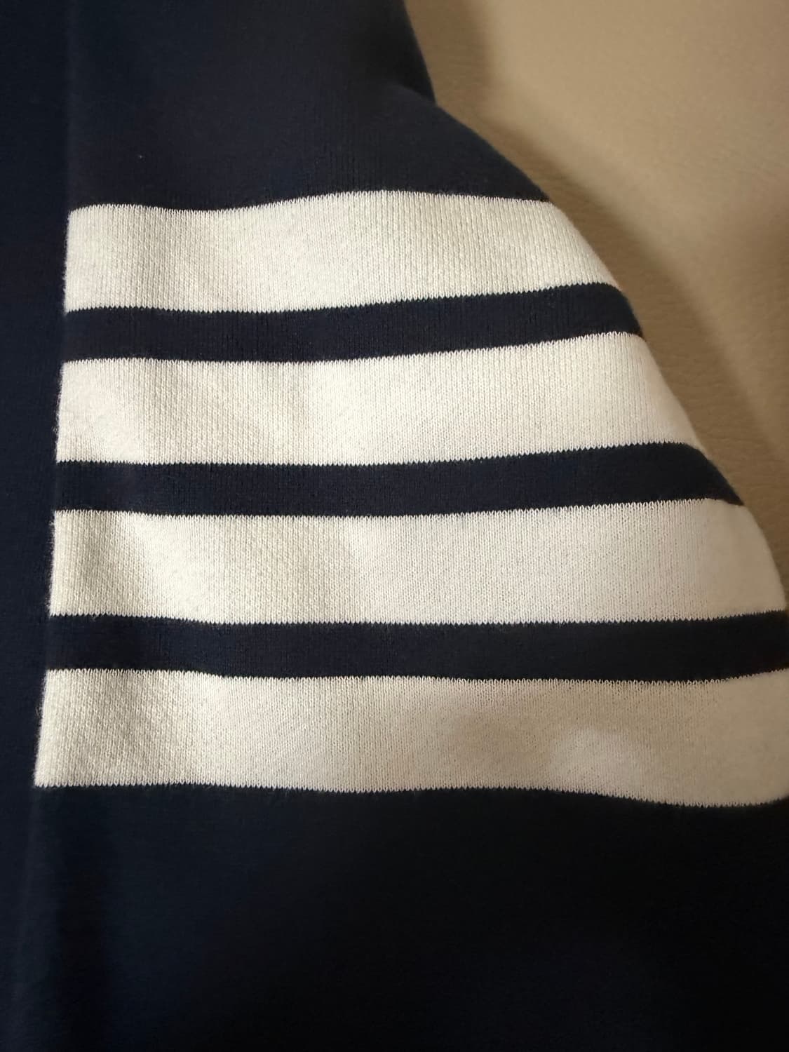 톰브라운 4바 네이비 맨투맨 상품이미지2