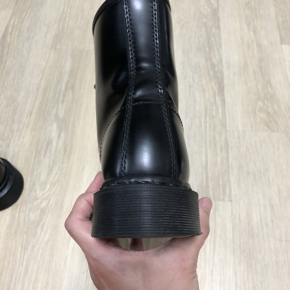 (240) 닥터마틴 Dr.martens 1460 모노 8홀 무광 블랙 상품이미지4