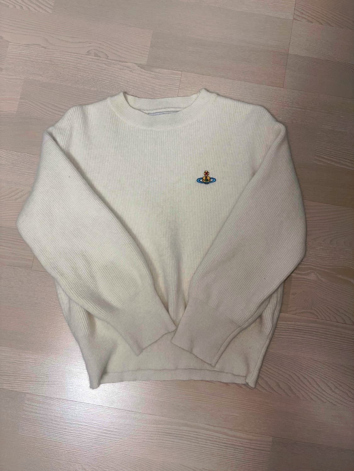 비비안 웨스트우드 베아 크림색 니트 상품이미지1