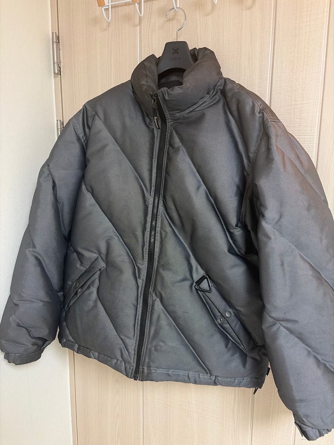 슈프림 19fw 이리디센트 퍼피 패딩 자켓 상품이미지1