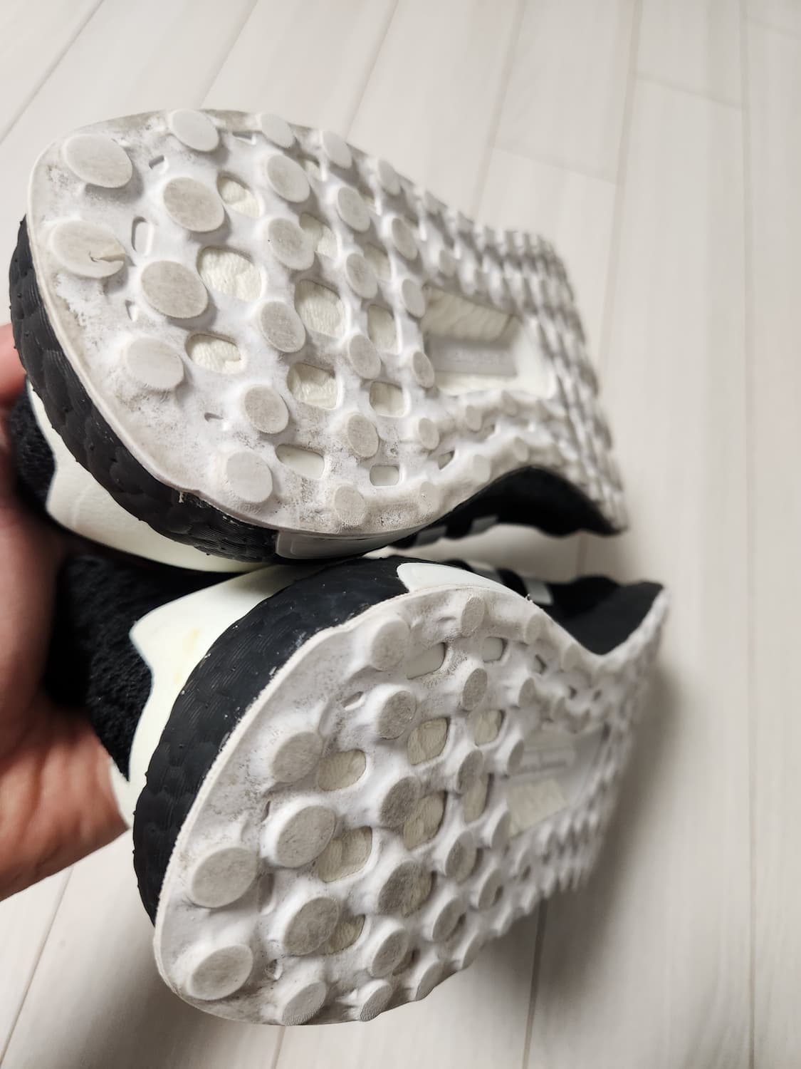 아디다스 운동화 울트라부스트 4.0 G28965 러닝화 사이즈255

아 상품이미지8