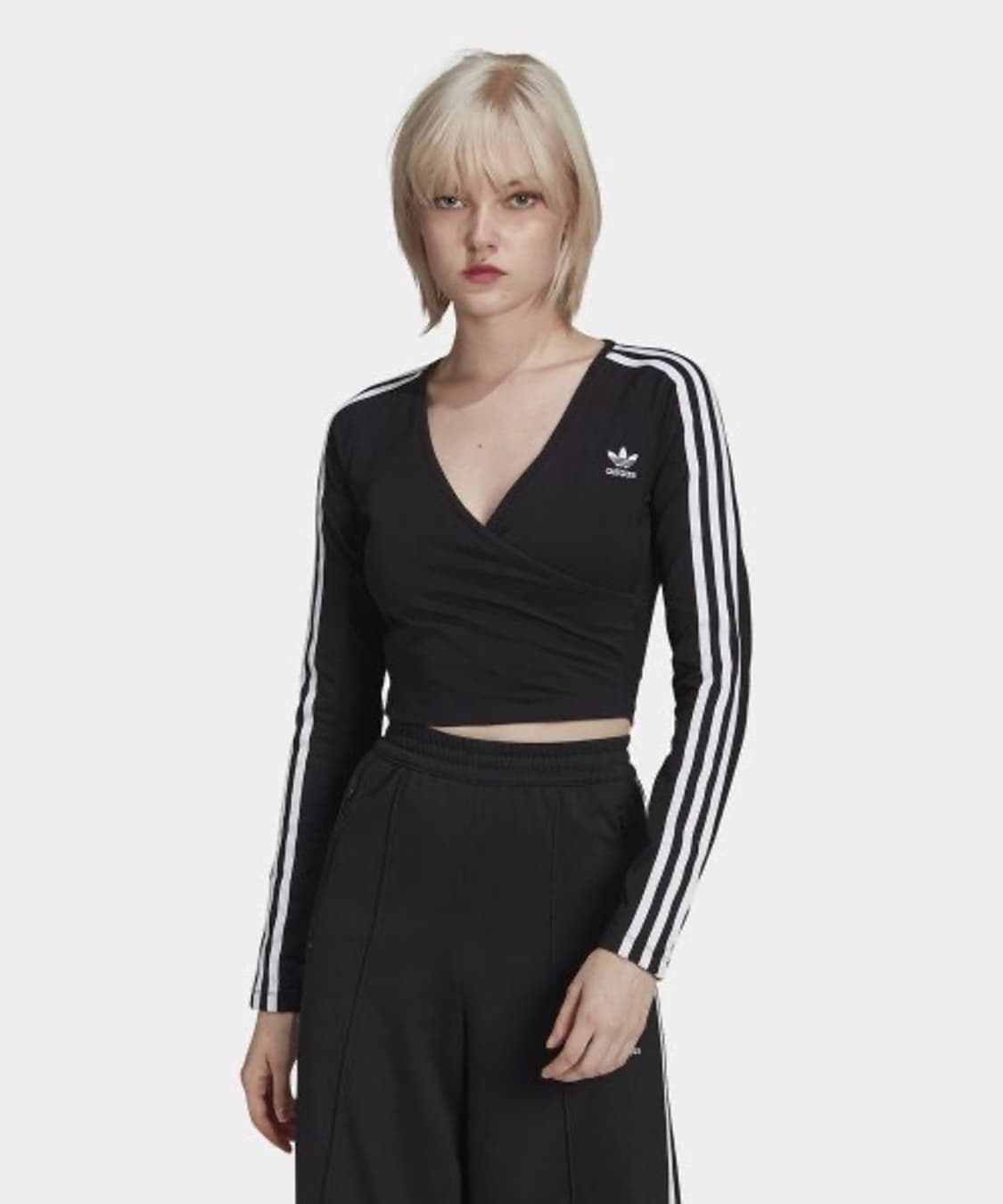 아디다스 브이넥 크롭탑 티셔츠 상품이미지1