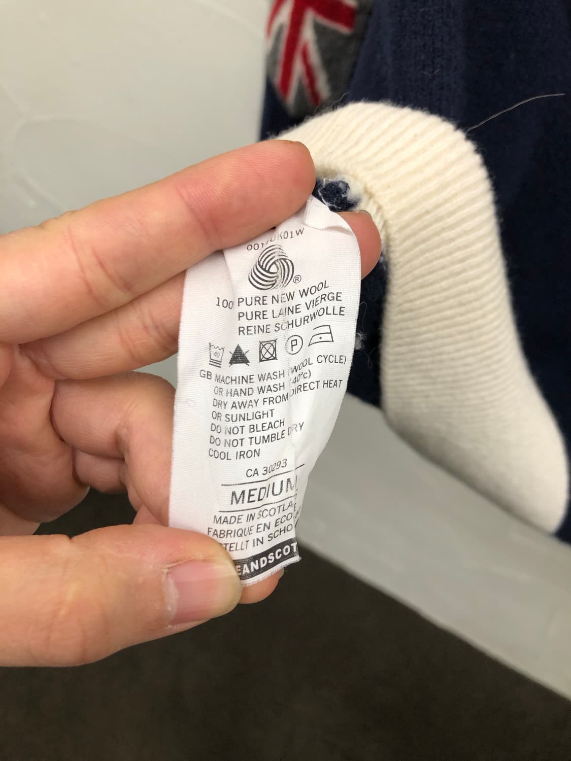 영국 생산 브이넥 니트 상품이미지4