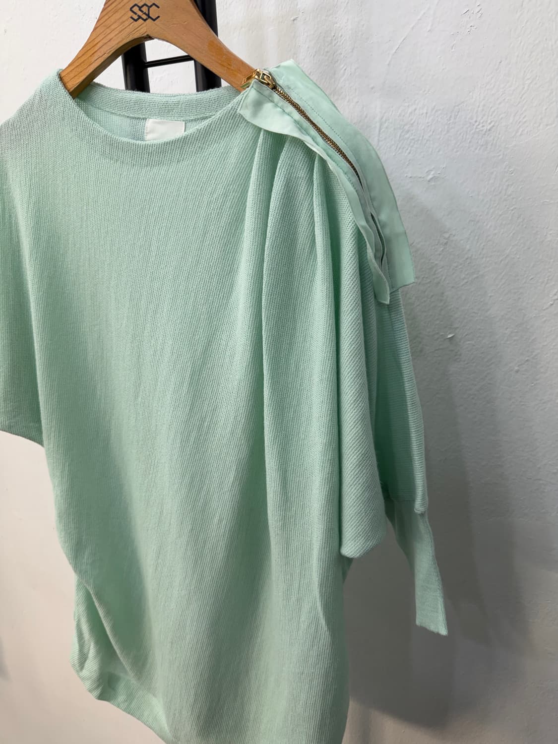 정품) 구호 여성 루즈핏 지퍼 니트  상품이미지3