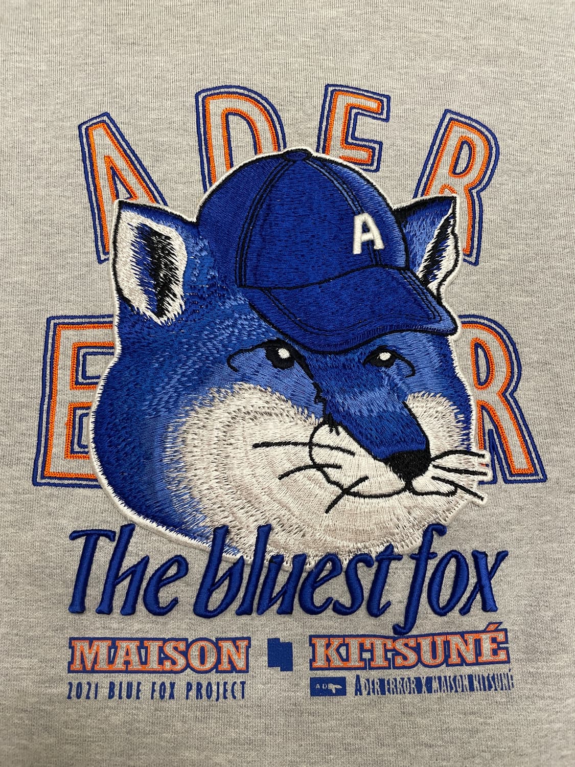 아더에러 메종키츠네 더 블루이스트 폭스 스웻셔츠 그레이 상품이미지3