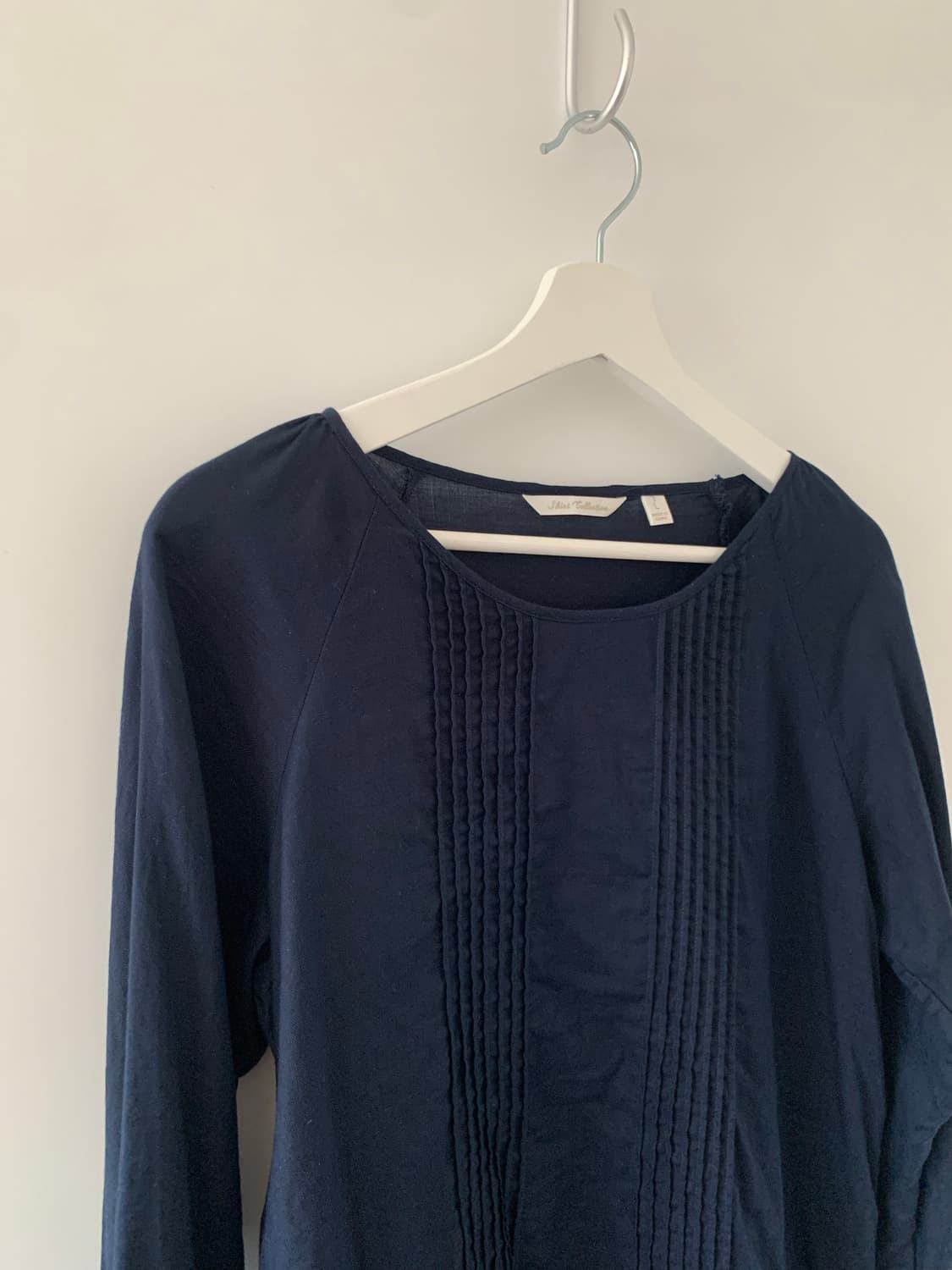 UNIQLO 네이비 핀턱 블라우스 상품이미지3