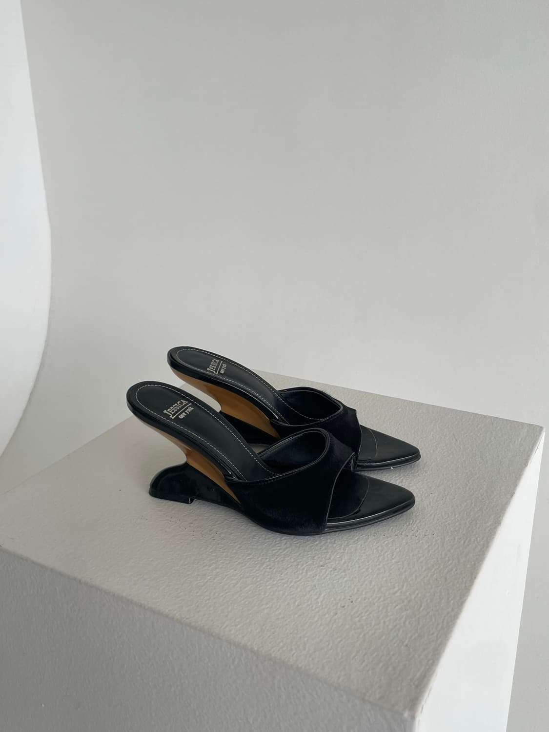 Jessica NY Asymmetric Black Heels  상품이미지5