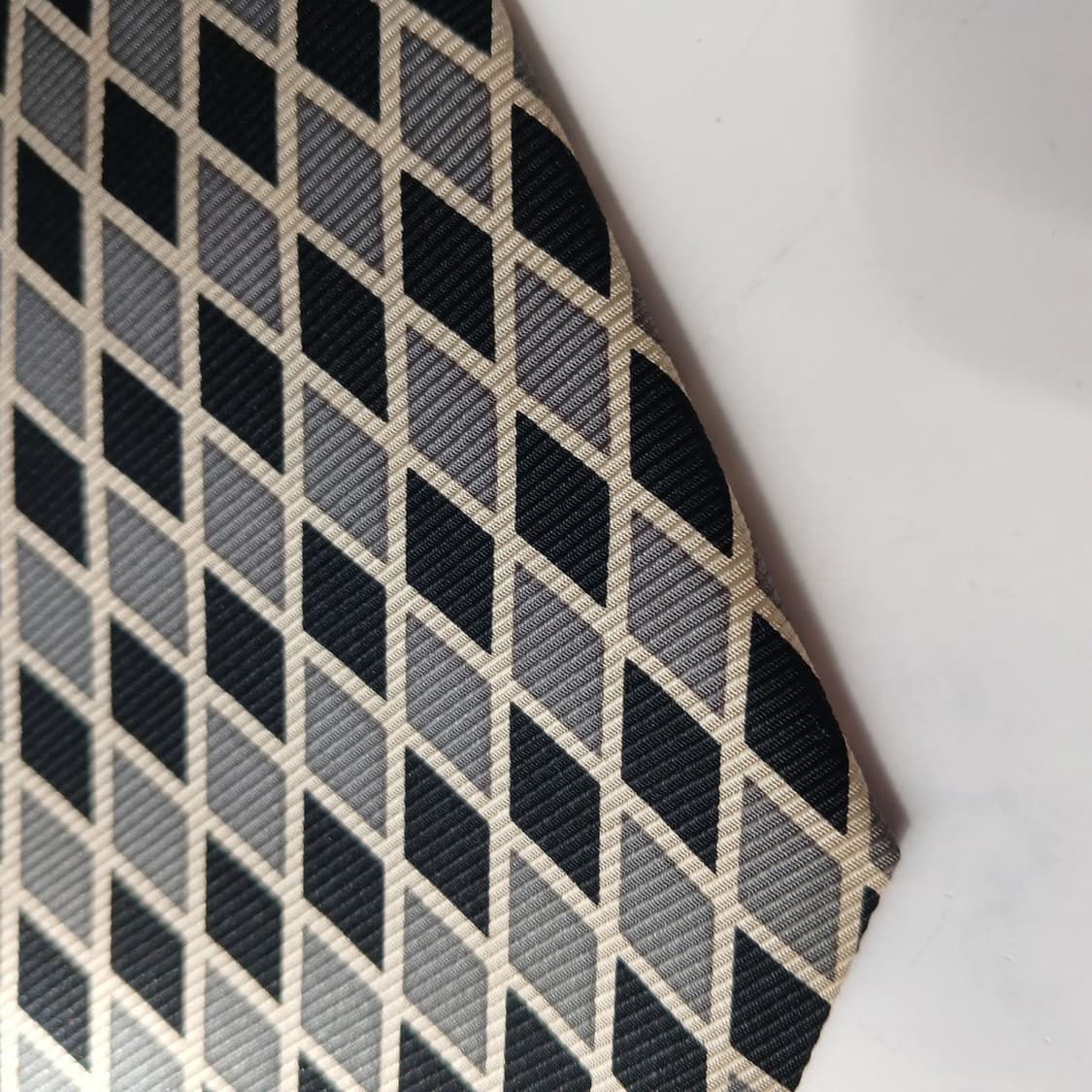 디올 실크 블랙 베이지 기하 패턴 넥타이 9.5cm B등급 E828 상품이미지9