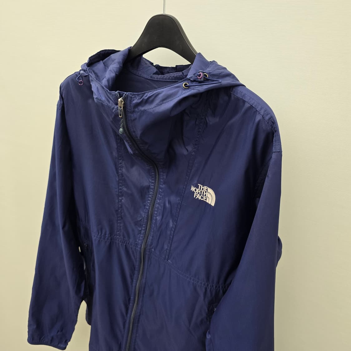 노스페이스 네이비 바람막이 후드 자켓 상품이미지3