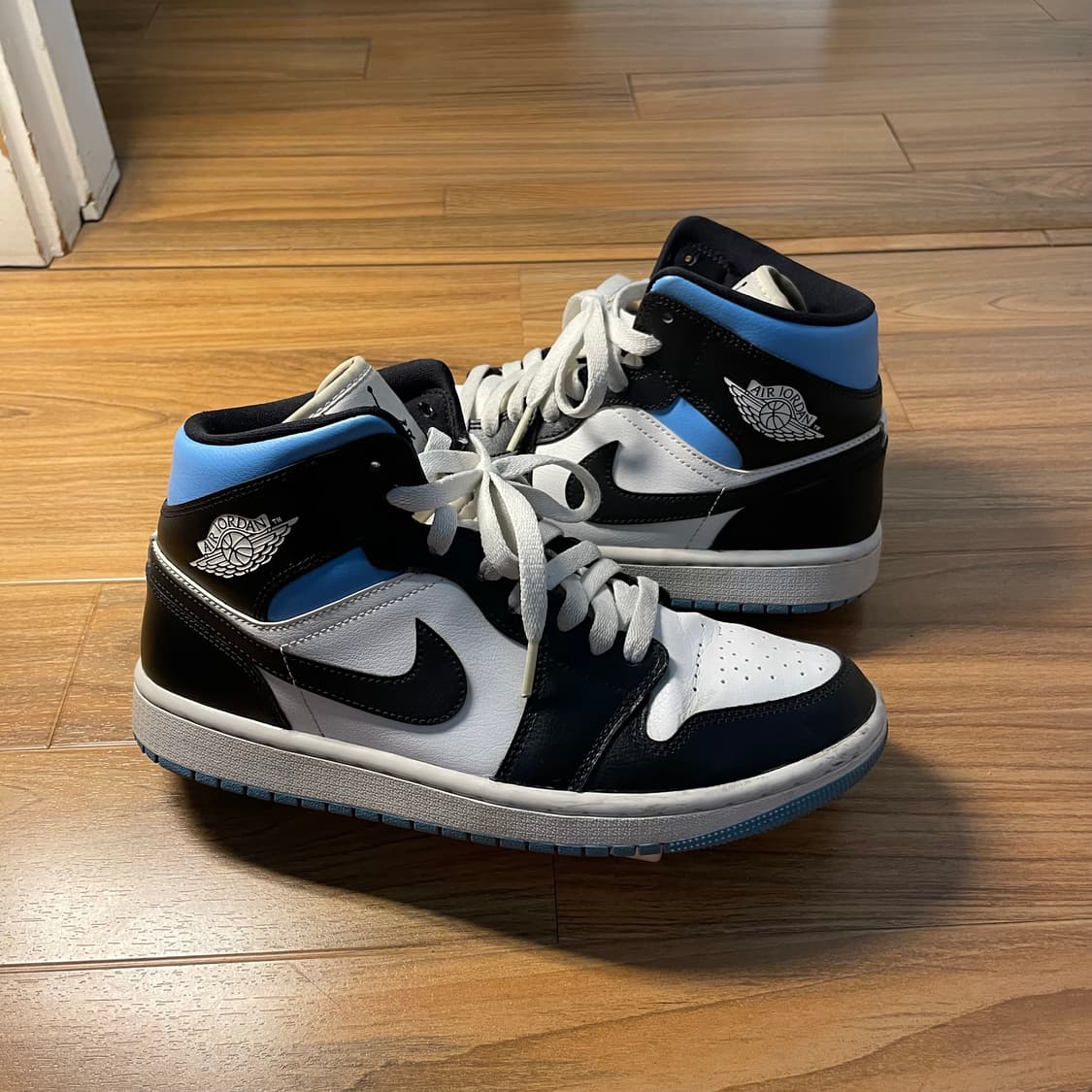 (W265) 조던1 미드 유니버시티 블루 상품이미지1