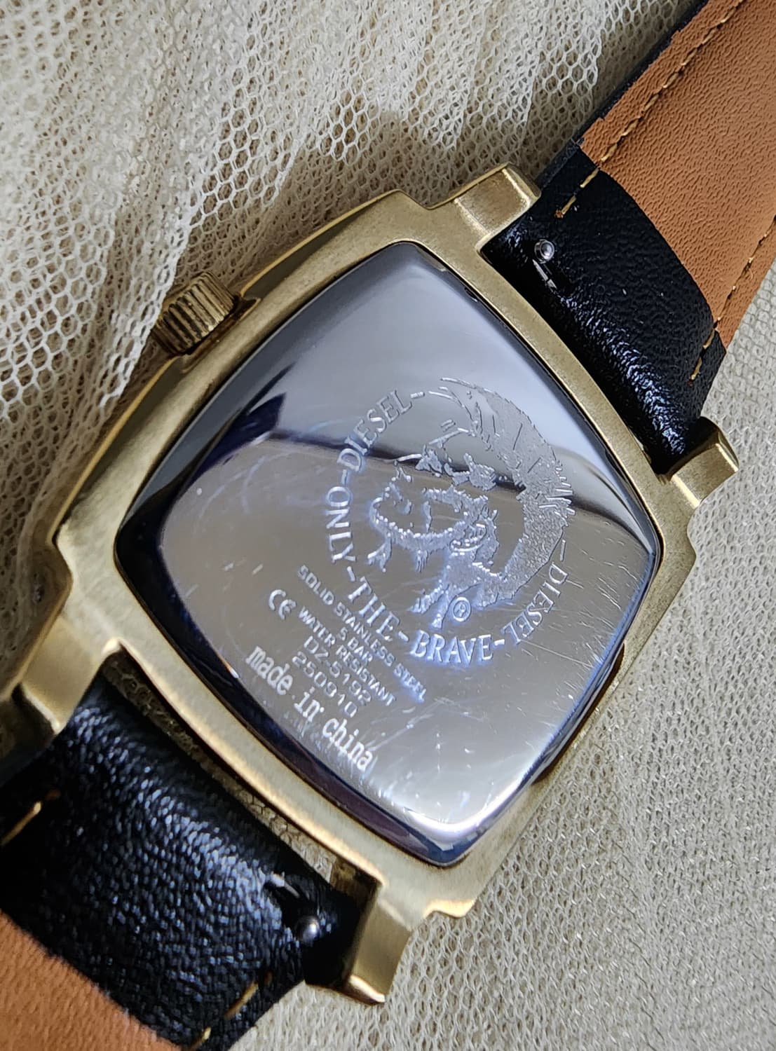 디젤 골드 프레임 손목시계 공용 상품이미지5