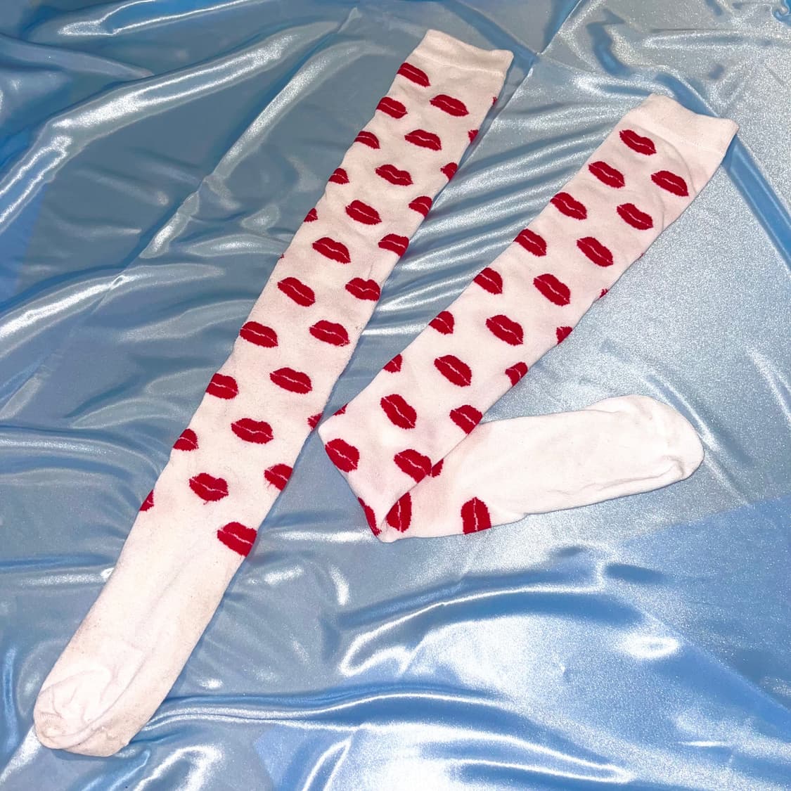 Y2k knee socks 레드립 패턴 화이트 니삭스 양말 새상품  상품이미지2