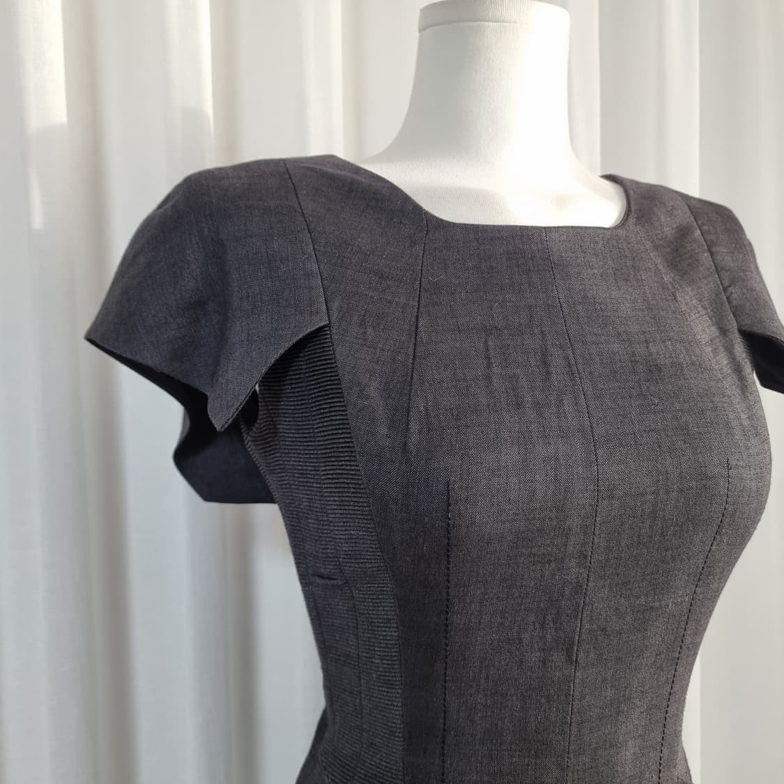 미샤 프레스티지 골드라벨 울실크혼방 로로피아나 원피스 (55) 상태최상 상품이미지4