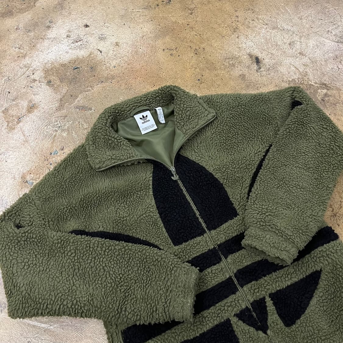 아디다스 카키 블랙 빅 파이어버드 로고 후리스  상품이미지1